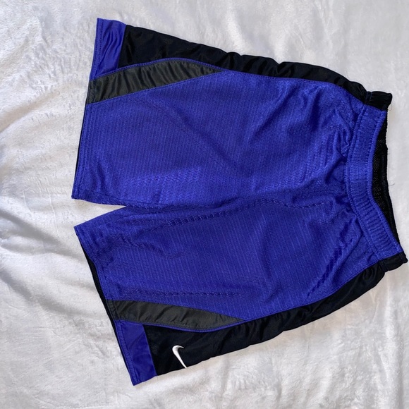 Nike Reversible Shorts - Picture 2 of 5